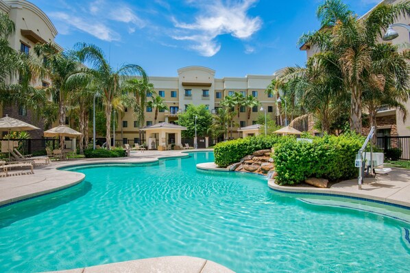 Pool - Accessible 1BR 2 Queen Suite | Pool + Breakfast! (Glendale)