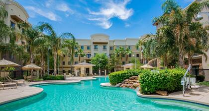 Accessible 1BR 2 Queen Suite | Pool + Breakfast!
