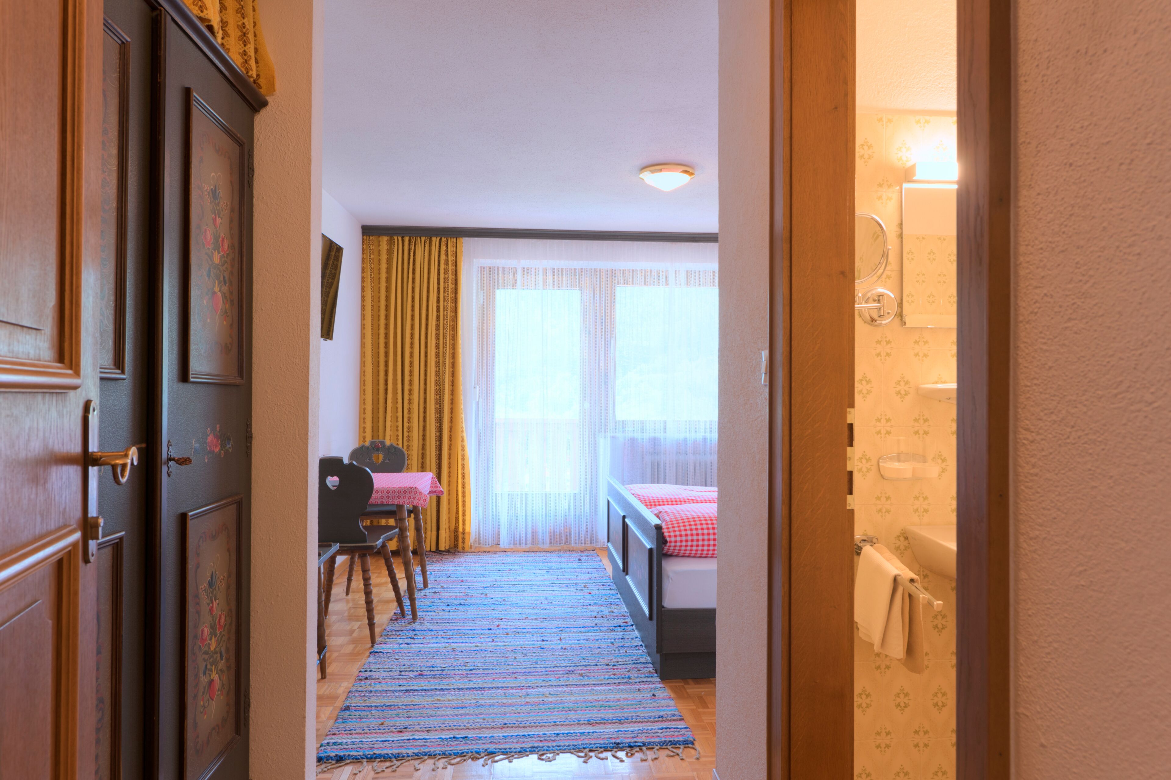 Classic Double Room, Balcony, Mountain View | Interior