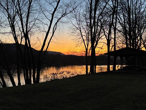 Secluded 25 acre Spacious Hudson Valley Retreat - Mins to Rhinebeck