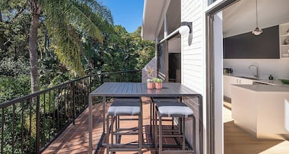 Noosa Heads Pool Escape | 2BR, 800m to Hastings St