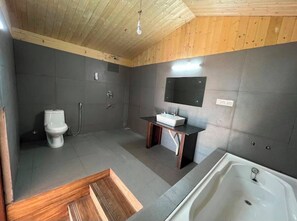 Cottage Luxe, balcon, vue montagne | Salle de bain