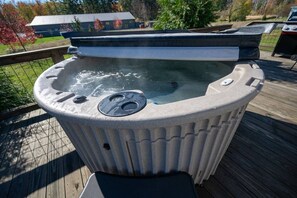 Terrace/patio - Highland House | Wine Country | Private Hot Tub (Madison)