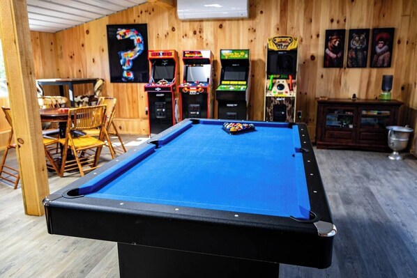 Games room - Highland House | Wine Country | Private Hot Tub (Madison)