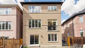 Exterior - Private 2BR Lower Floor Suite - Private Entrance
AC in vibrant Richmond Hill (Richmond Hill)