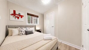 Room - Private 2BR Lower Floor Suite - Private Entrance
AC in vibrant Richmond Hill (Richmond Hill)