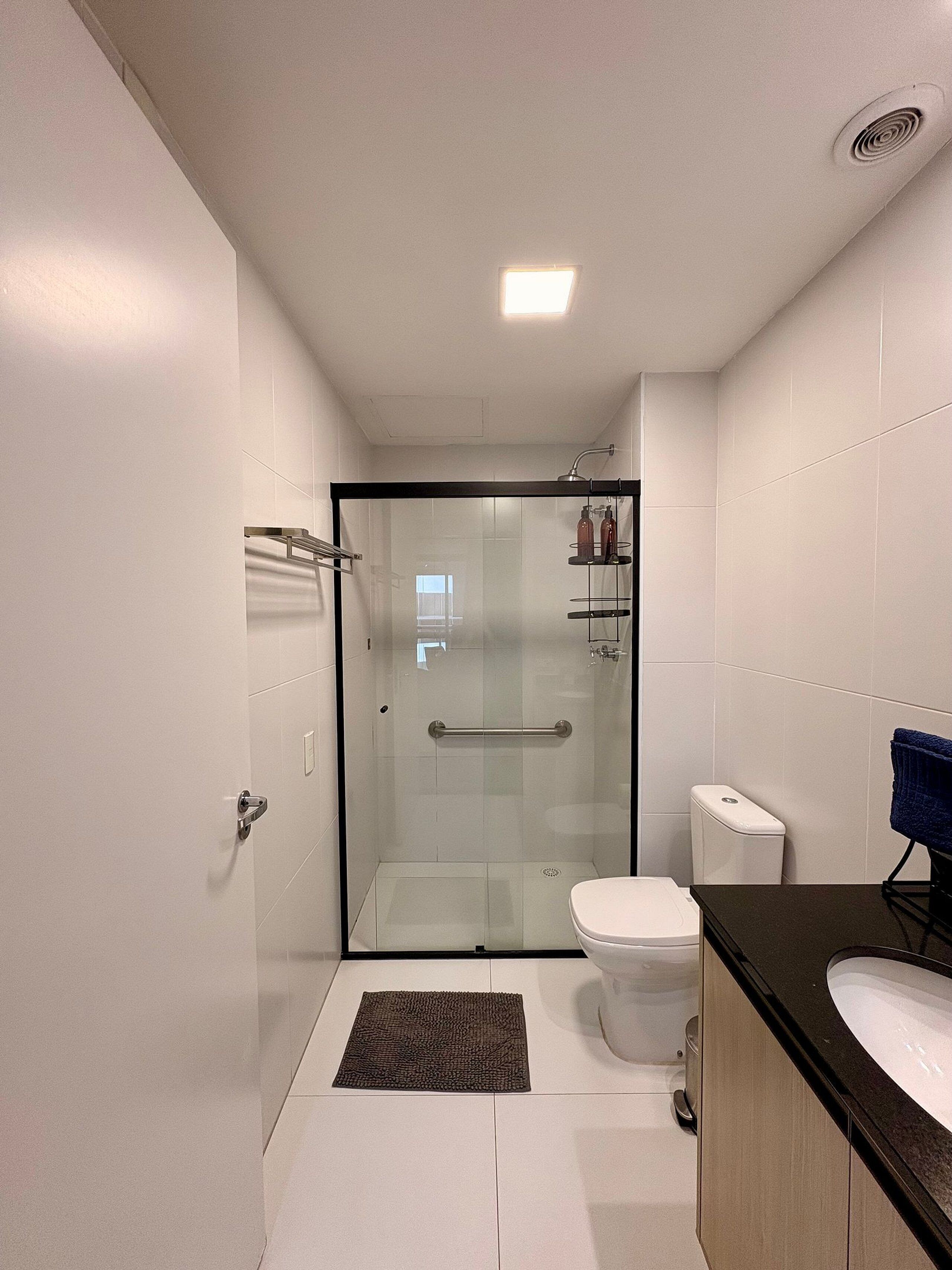 Monolocale Basic | Bagno | Asciugacapelli, asciugamani, sapone, shampoo