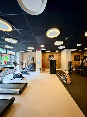 A gym with treadmills, stationary bikes, and a rowing machine. - Z Pinheiros  (São Paulo)