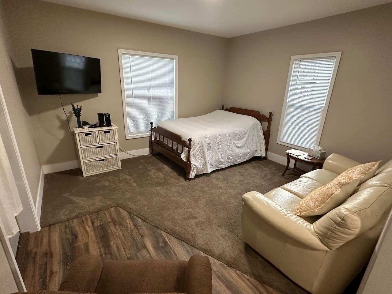 Iron/ironing board, travel crib, WiFi, bed sheets