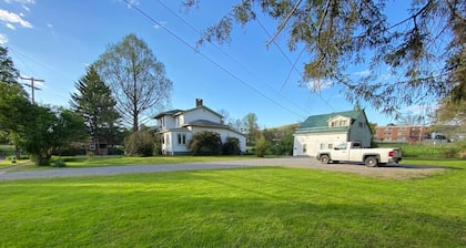 Riverside-Lovely 1 bedroom, complete apartment.