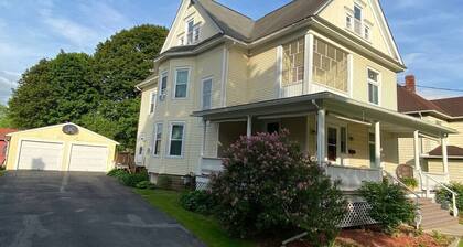 Victorian Oasis-complete house sleeps 11