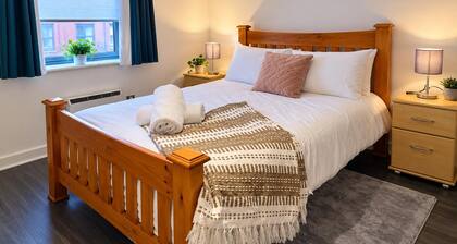 1-bed - Sleeps 4 - Parking - Central Location