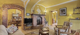 Country House 'Splendido Rustico Nella Langa' with Private Terrace, Private Garden and Wi-Fi