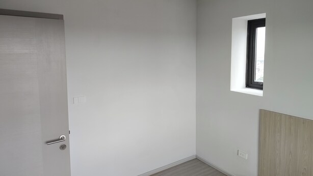 A room with a door, a small window, and a light switch on the wall. - Cozy 2-bedroom apartment at BTS  pho nimit with AC icon Siam (Krung Thep Maha Nakhon)