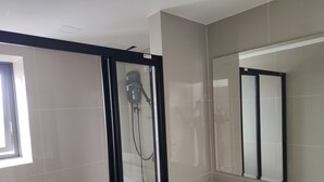 A modern bathroom with a glass-enclosed shower, a toilet, and a large mirror. - Cozy 2-bedroom apartment at BTS  pho nimit with AC icon Siam (Krung Thep Maha Nakhon)