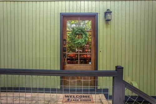 Crooked Creek Hideaway | Private Lakefront Escape