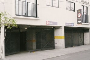 Exterior detail - New apart near IJC, Hospital Civil Viejo with AC (Guadalajara)