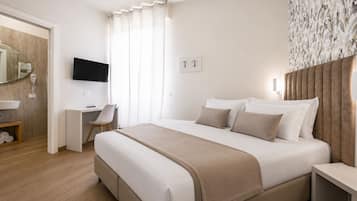 3 bedrooms, down duvets, desk, laptop workspace