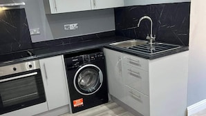 Unclassified image, 2 of 10, button - House - Sleeps 2 - Parking (Crawley)