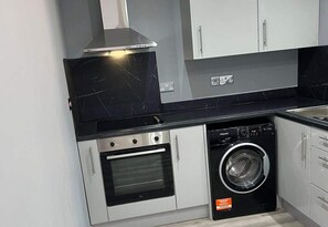 Private kitchen - House - Sleeps 2 - Parking (Crawley)