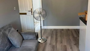 Unclassified image, 3 of 10, button - House - Sleeps 2 - Parking (Crawley)