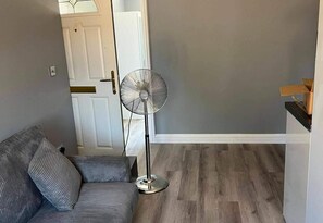 Interior - House - Sleeps 2 - Parking (Crawley)