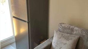 Unclassified image, 5 of 10, button - House - Sleeps 2 - Parking (Crawley)