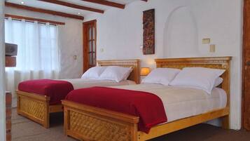 Habitación triple, balcón, vistas al jardín