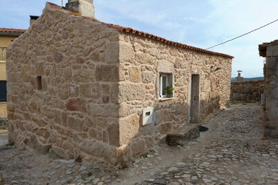 "casinha Das Portas" - A Medieval Village Retreat