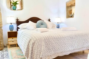House, 1 Bedroom, Mountain View - "casinha Das Portas" - A Medieval Village Retreat (Almeida)