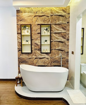 Premier Apartment, Balcony, City View | Bathroom - MT Suites Sa Pa (Sa Pa)