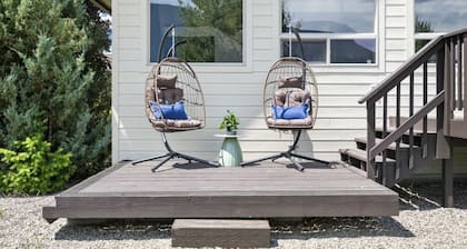 Pickleball+Hot Tub+Gameroom+20 min to Glacier+Pets