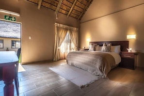 In-room safe, iron/ironing board, WiFi (free) - Ritsako Game Lodge (Hammanskraal)