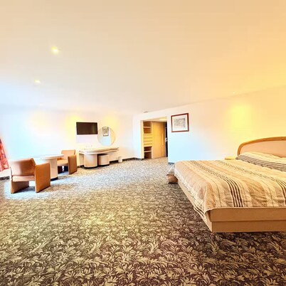 Hotel Altum Business -Master King Suite 303 - 2pax