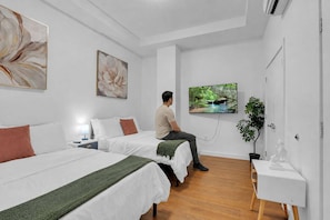Iron/ironing board, travel cot, WiFi, bed sheets - Minimalist Luxe | Chic 1BR Suite + Gym (Tulsa)