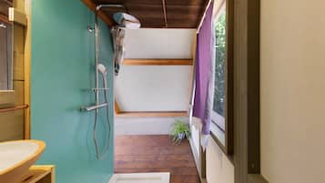 Shower, towels