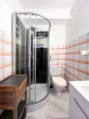 Bathroom - Apartment 'Cannes Cousin Studio' with Balcony, Wi-Fi and Air Conditioning (Cannes)