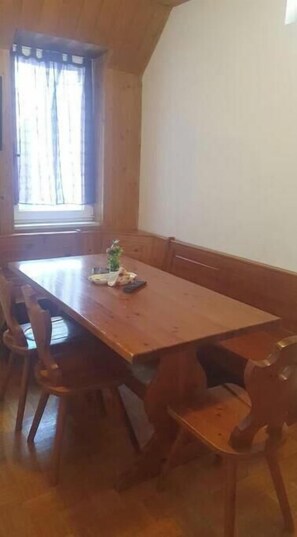 Dining - Spacious two-bedroom apartment in Bolzano: comfort, tranquility, and the Dolomites (Bolzano)