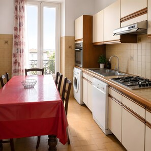 Private kitchen - Apartment 'Cannes Jaures One Bedroom' with Wi-Fi and Air Conditioning (Cannes)