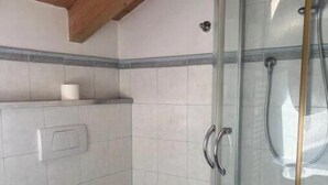 Shower - Bright Studio Apartment Near Merano & Terme (Sinigo)