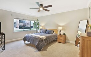 2 bedrooms, iron/ironing board, WiFi, bed sheets - Centrally Located, 2-Bedroom Condo, Minutes from the Big House (Ann Arbor)