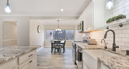 Centrally Located, 2-Bedroom Condo, Minutes from the Big House