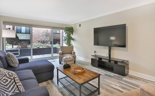 Centrally Located, 2-Bedroom Condo, Minutes from the Big House