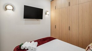 Strykjärn/strykbräda, resesäng, wi-fi och sängkläder