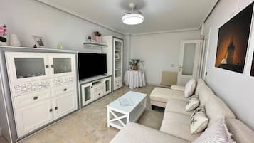 Apartamento clásico, vistas a la ciudad | Zona de estar