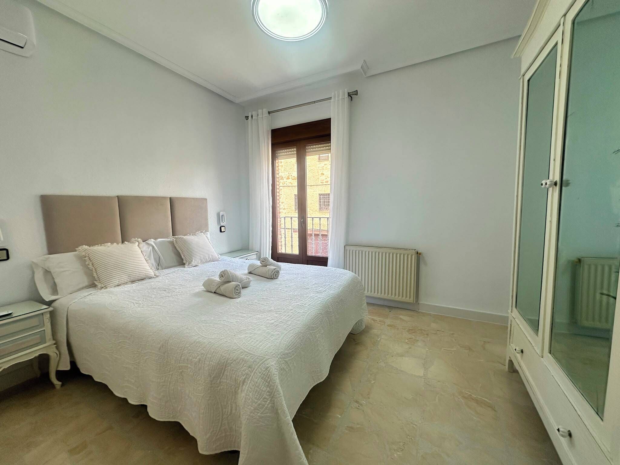 Classic Apartment, City View | Laptop workspace, iron/ironing board, WiFi (free)