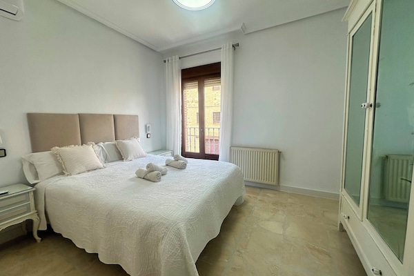 Classic Apartment, City View | Laptop workspace, iron/ironing board, WiFi (free)