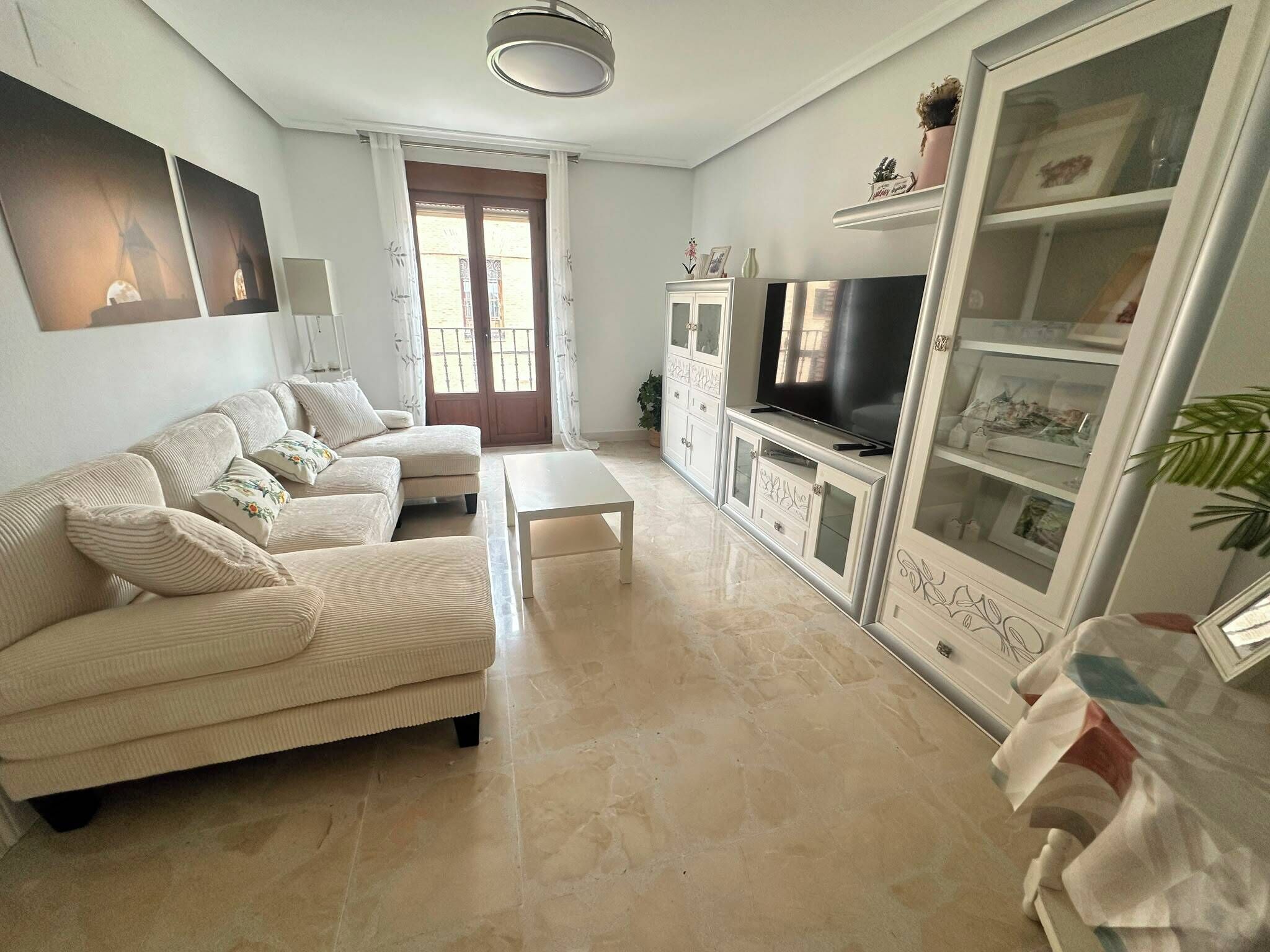 Apartamento clásico, vistas a la ciudad | Zona de estar
