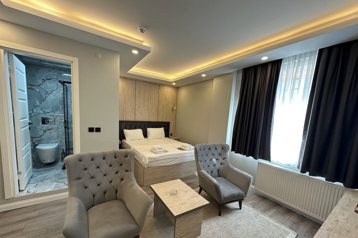 Estudio clásico, balcón, vista parcial al mar | Wifi gratis y ropa de cama