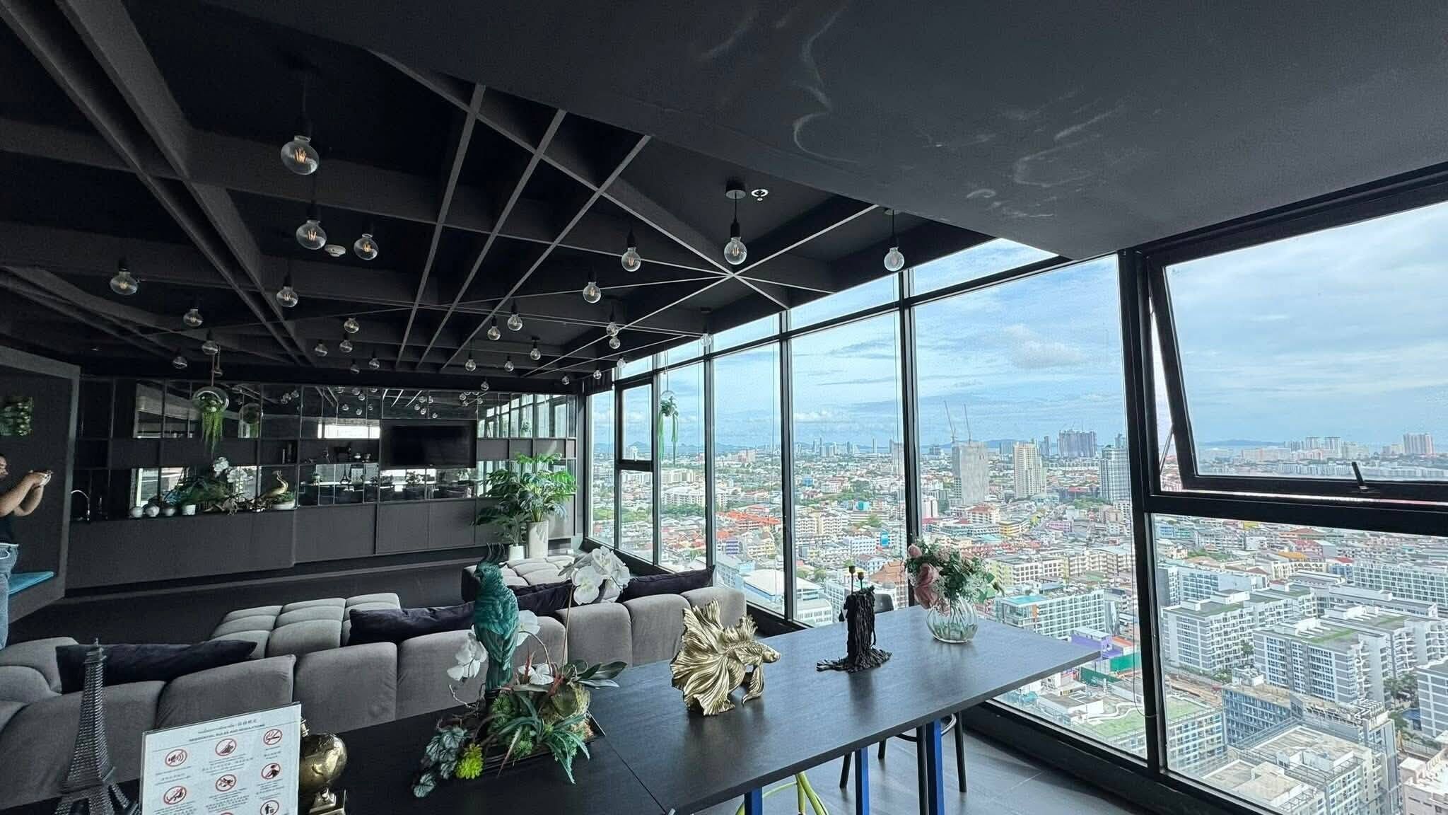 The Base By Navnil Homes | Beachfront Vibes, Nightlife, Shopping,city Comfort - Pattaya